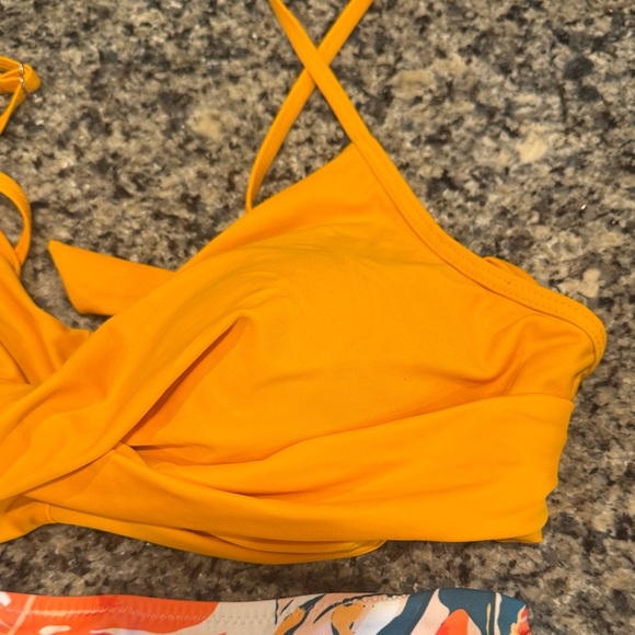 Floral and Striped Tummy Control High Waisted Women’s Swimsuits size XL - Picture 4 of 8